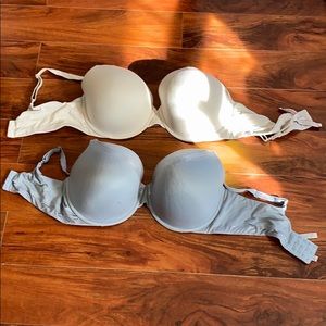 2 Victoria’s Secret padded bras 40DDD